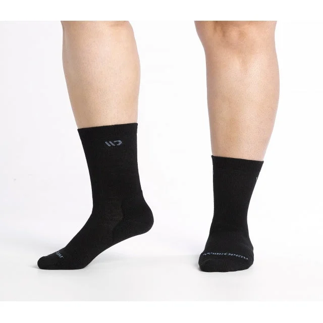Womens Solid Basic Cushioned Crew Socks